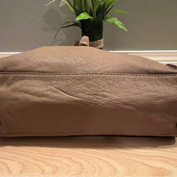 Michael Kors Tan Hamilton Purse - Picture 6 of 15